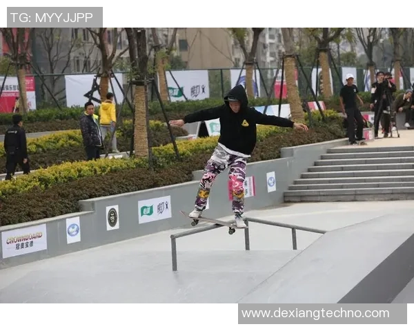 杭州飞盘队在滑板精英赛中以97分稳居积分榜首位 杭州飞盘队在滑板精英赛中以97分稳居积分榜首位