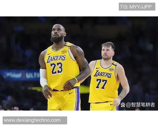 面具詹领衔湖人对决尼克斯精彩对抗赛回顾与分析