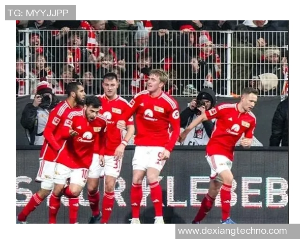 足球柏林与沙克04激战正酣谁能在德甲赛场上笑到最后