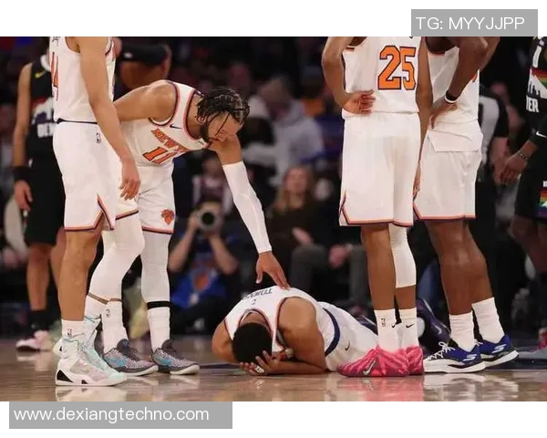 尼克斯与掘金激战正酣NBA赛季精彩对决引发球迷热议